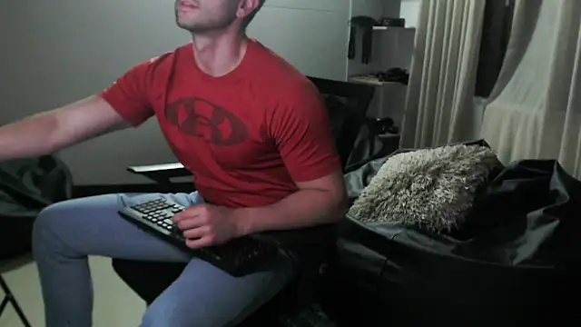 Snapshot of hairyncuteass chatting on 18, 1, 2025 hairyncuteass online show from 18, 1, 2025