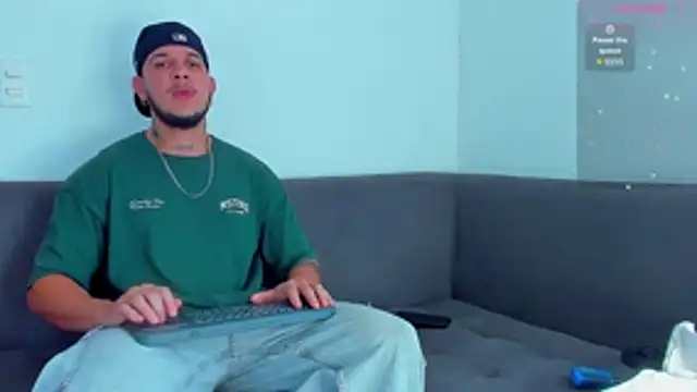 Snapshot of austinoficial chatting on 15, 10, 2025 austinoficial online show from 15, 10, 2025