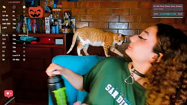 Snapshot of Annycolin_ chatting on 4, 11, 2025 Annycolin online show from 4, 11, 2025