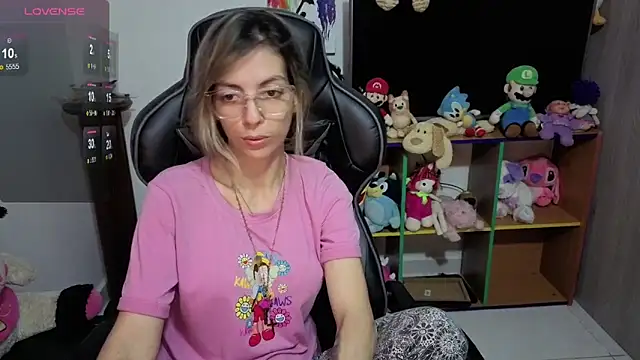 Snapshot of Princezzlove3 chatting on 20, 10, 2025 Princezzlove3 online show from 20, 10, 2025