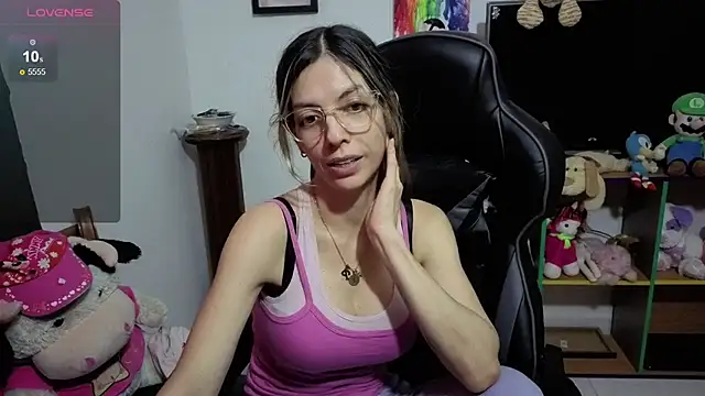 Snapshot of Princezzlove3 chatting on 25, 10, 2025 Princezzlove3 online show from 25, 10, 2025