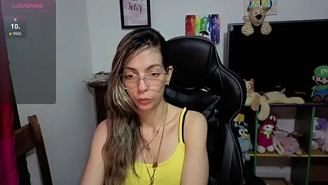 Snapshot of Princezzlove3 chatting on 25, 10, 2025 Princezzlove3 online show from 25, 10, 2025