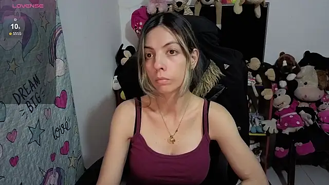 Snapshot of Princezzlove3 chatting on 27, 11, 2025 Princezzlove3 online show from 27, 11, 2025