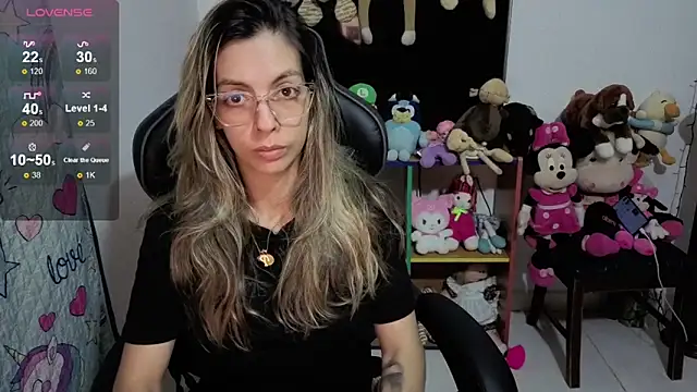 Snapshot of Princezzlove3 chatting on 28, 11, 2025 Princezzlove3 online show from 28, 11, 2025