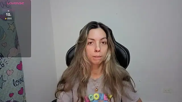 Snapshot of Princezzlove3 chatting on 16, 12, 2025 Princezzlove3 online show from 16, 12, 2025