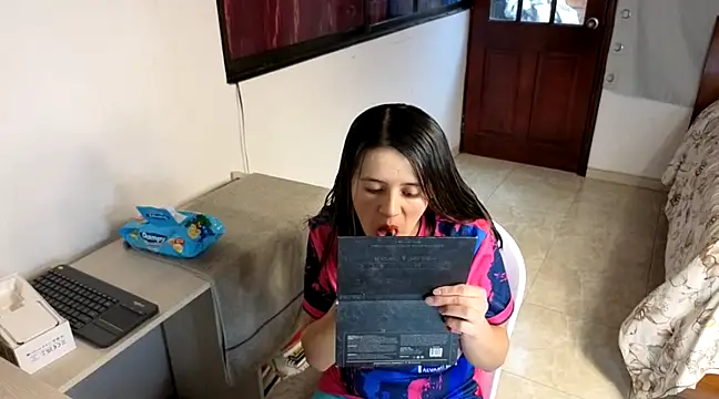 SexLaura  online show from 13, 2, 2025