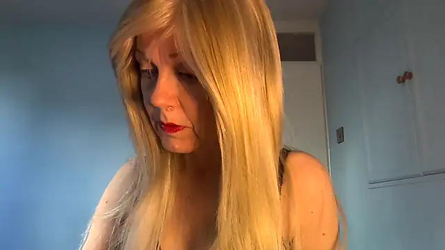 Snapshot of petina chatting on 8, 11, 2025 petina online show from 8, 11, 2025