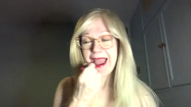 Snapshot of petina chatting on 19, 11, 2025 petina online show from 19, 11, 2025