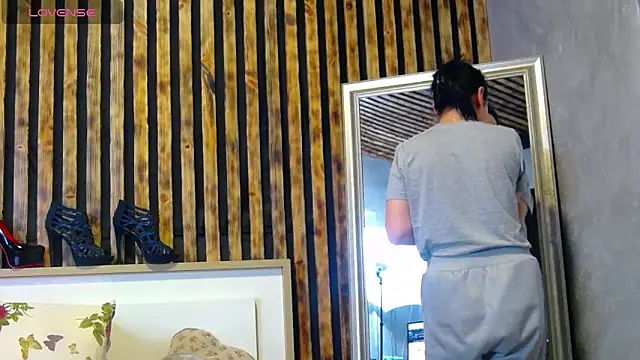 Tory Lovi online show from 9, 4, 2026