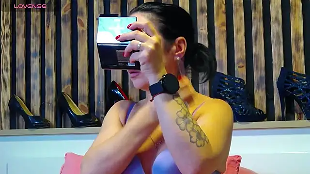 Tory Lovi online show from 23, 4, 2026