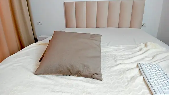 Saradiamond1 online show from 26, 1, 2025