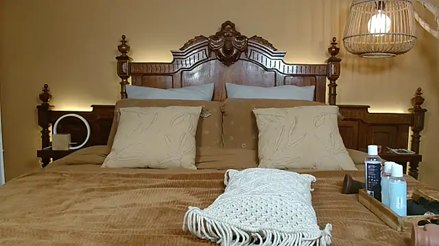 LilyWilder online show from 8, 3, 2025