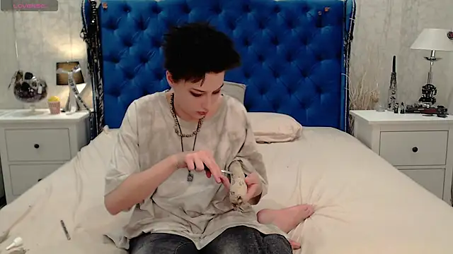 via mayer  online show from 16, 4, 2026