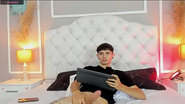 Snapshot of connor_and_angel chatting on 8, 2, 2025 connor and angel online show from 8, 2, 2025