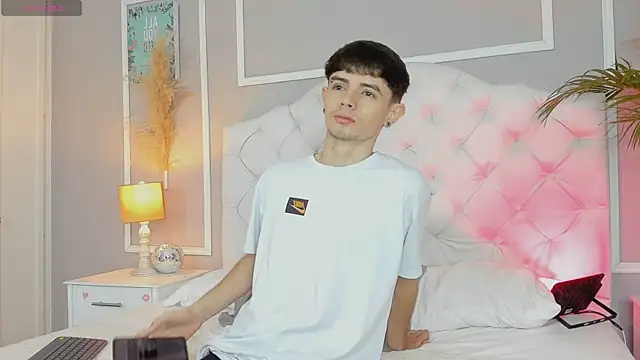 Snapshot of connor_and_angel chatting on 7, 3, 2025 connor and angel online show from 7, 3, 2025