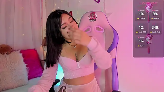 Snapshot of emma_soffia_ chatting on 5, 3, 2025 emma soffia  online show from 5, 3, 2025