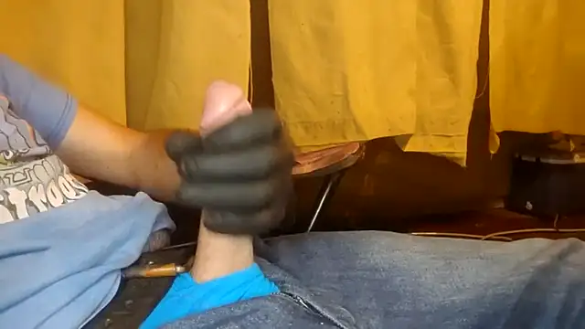 Snapshot of bwcbeat83 chatting on 10, 9, 2025 bwcbeat83 online show from 10, 9, 2025