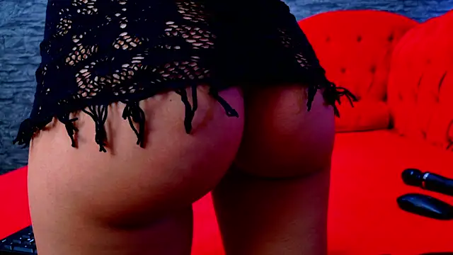 Snapshot of SelenaNoir chatting on 12, 11, 2025 SelenaNoir online show from 12, 11, 2025