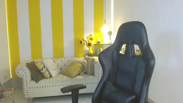 Snapshot of miss_honey01 chatting on 7, 2, 2025 miss honey01 online show from 7, 2, 2025