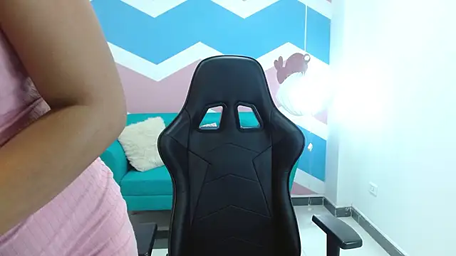 Snapshot of miss_honey01 chatting on 22, 2, 2025 miss honey01 online show from 22, 2, 2025