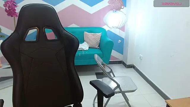 Snapshot of miss_honey01 chatting on 12, 3, 2025 miss honey01 online show from 12, 3, 2025