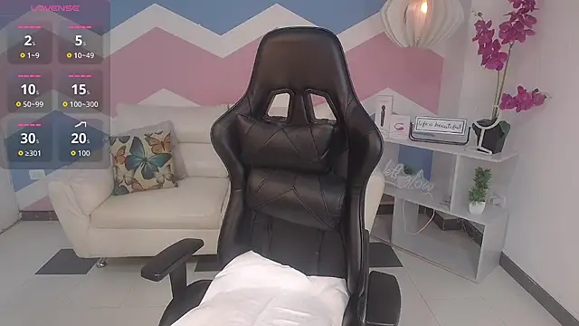 Snapshot of miss_honey01 chatting on 30, 9, 2025 miss honey01 online show from 30, 9, 2025