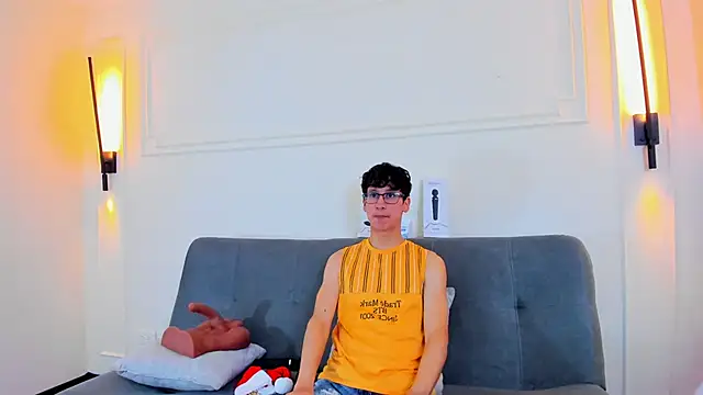 Snapshot of Cum_hunters chatting on 4, 12, 2025 Cum hunters online show from 4, 12, 2025