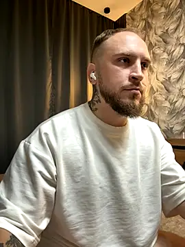 Snapshot of _XxX-XxX_ chatting on 5, 10, 2025 XxX-XxX online show from 5, 10, 2025