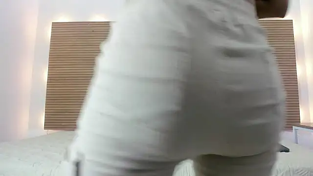 LucyCanel online show from 27, 2, 2025