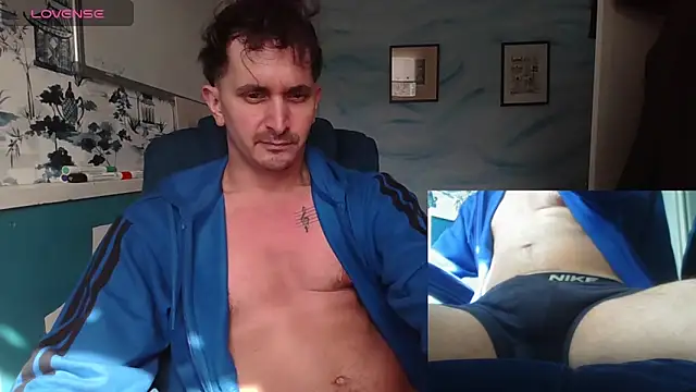 Snapshot of riffraphboi chatting on 9, 4, 2026 riffraphboi online show from 9, 4, 2026