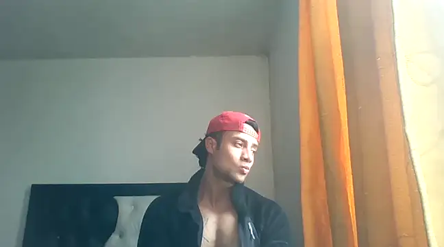 Snapshot of davidcr89 chatting on 2, 2, 2025 davidcr89 online show from 2, 2, 2025