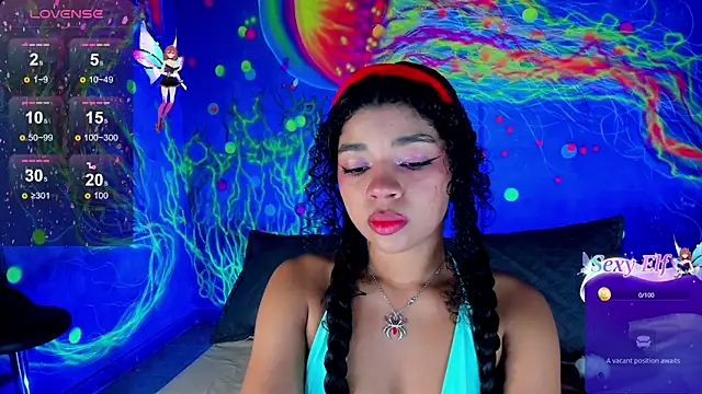 Snapshot of lucie_petite chatting on 23, 4, 2026 lucie petite online show from 23, 4, 2026