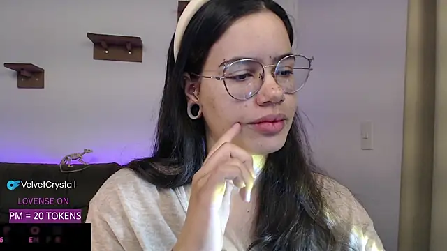 crystalll room online show from 26, 10, 2025