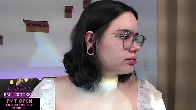 crystalll room online show from 13, 5, 2026