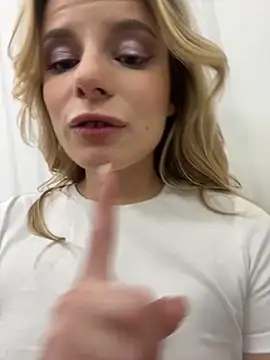 Snapshot of LanaSparks chatting on 15, 10, 2025 LanaSparks online show from 15, 10, 2025