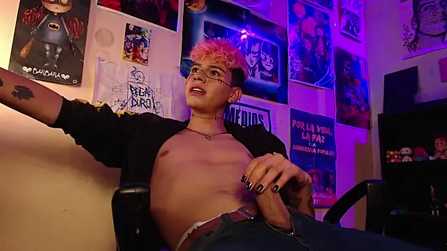 Snapshot of Mickey_Magic chatting on 1, 2, 2025 Mickey Magic online show from 1, 2, 2025