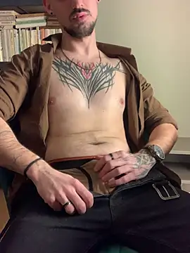 AssHunter4k online show from 17, 2, 2025