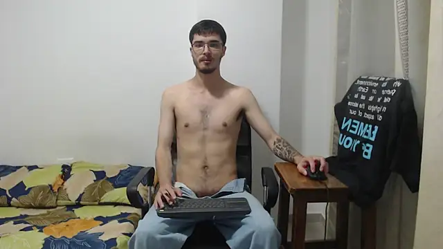 Snapshot of Aleex_Miller chatting on 21, 10, 2025 Aleex Miller online show from 21, 10, 2025