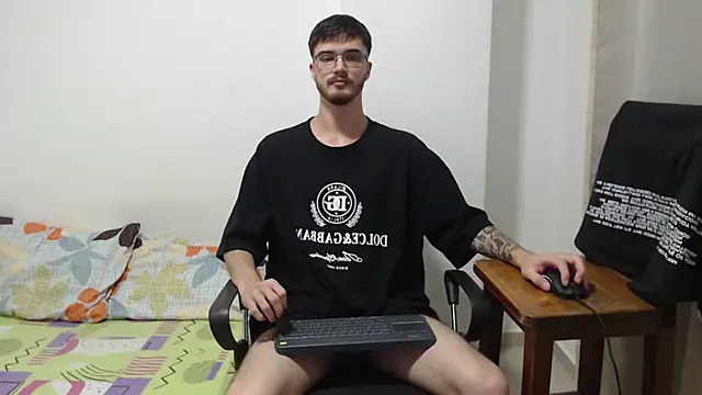 Snapshot of Aleex_Miller chatting on 16, 11, 2025 Aleex Miller online show from 16, 11, 2025