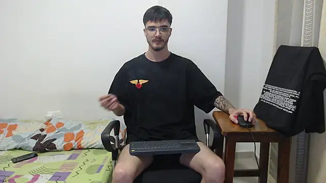 Snapshot of Aleex_Miller chatting on 18, 11, 2025 Aleex Miller online show from 18, 11, 2025