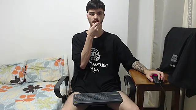 Snapshot of Aleex_Miller chatting on 1, 12, 2025 Aleex Miller online show from 1, 12, 2025