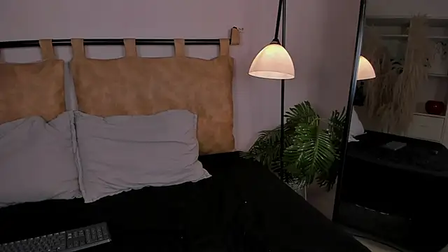 hannah brady online show from 23, 9, 2025