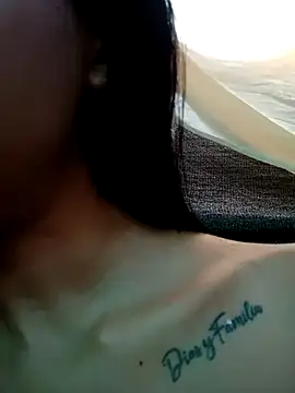 Zoe Sweett18 online show from 3, 3, 2025