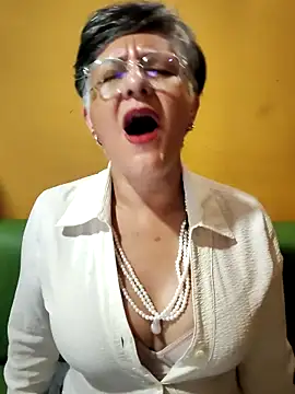 Snapshot of ilonna2025 chatting on 30, 4, 2026 ilonna2025 online show from 30, 4, 2026