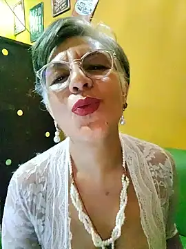 Snapshot of ilonna2025 chatting on 17, 5, 2026 ilonna2025 online show from 17, 5, 2026
