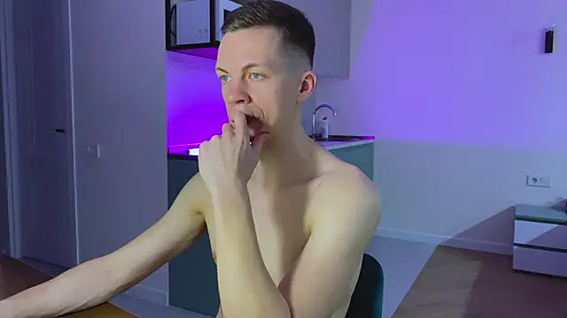 max shy online show from 19, 3, 2025