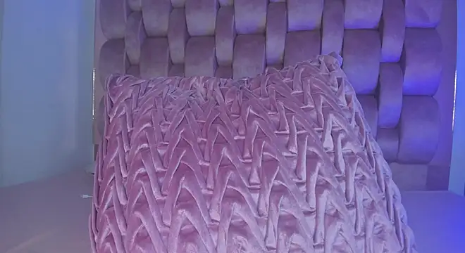 cutte hanna18 online show from 15, 2, 2025