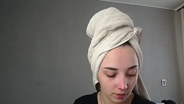 Eva Gloryy online show from 5, 3, 2026