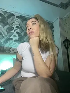 viktoria davis  online show from 15, 4, 2026