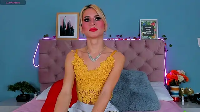 Snapshot of Samantha_Rolon chatting on 19, 1, 2025 Samantha Rolon online show from 19, 1, 2025